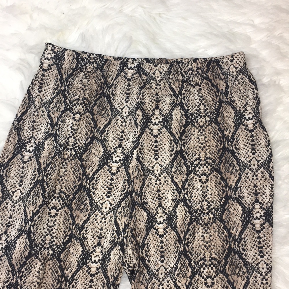 High Waisted Snake Skin Printed Pants - Picture 7 of 8